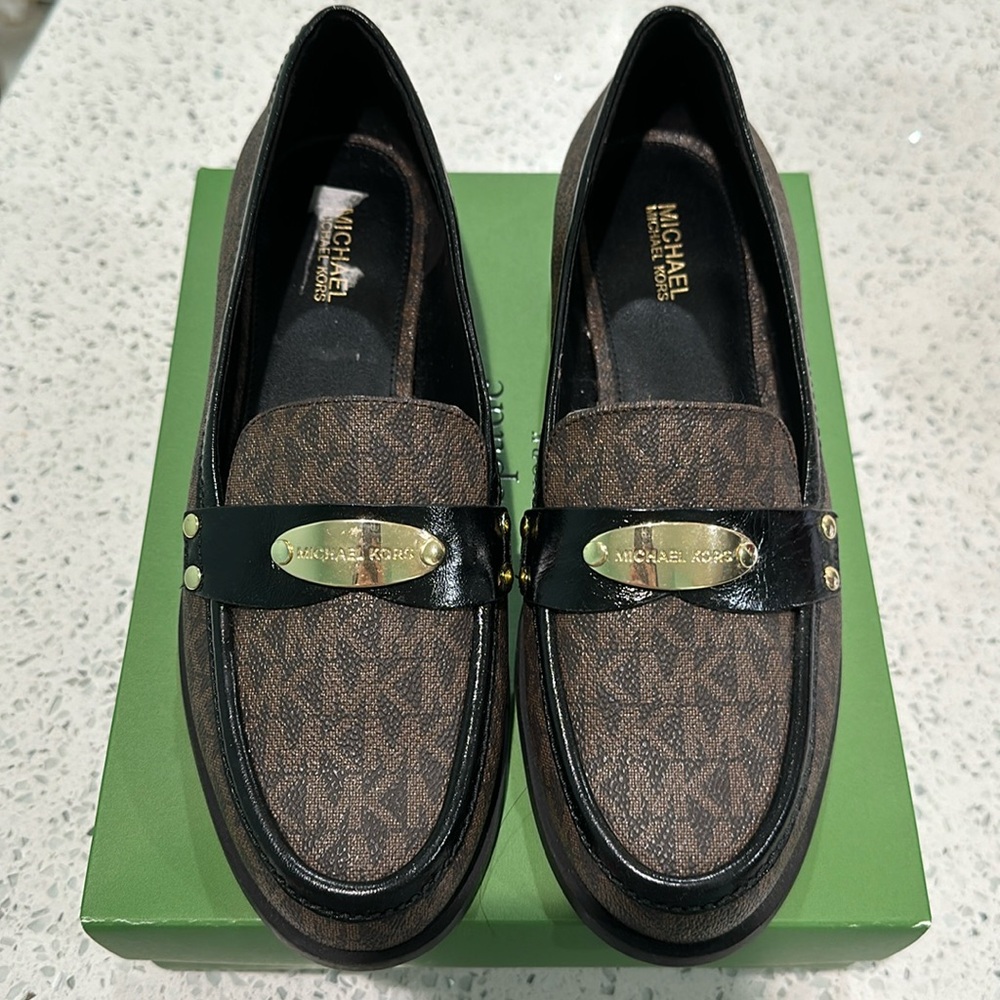 Micheal Kors Unused Brand New Womens Size 6 Flats